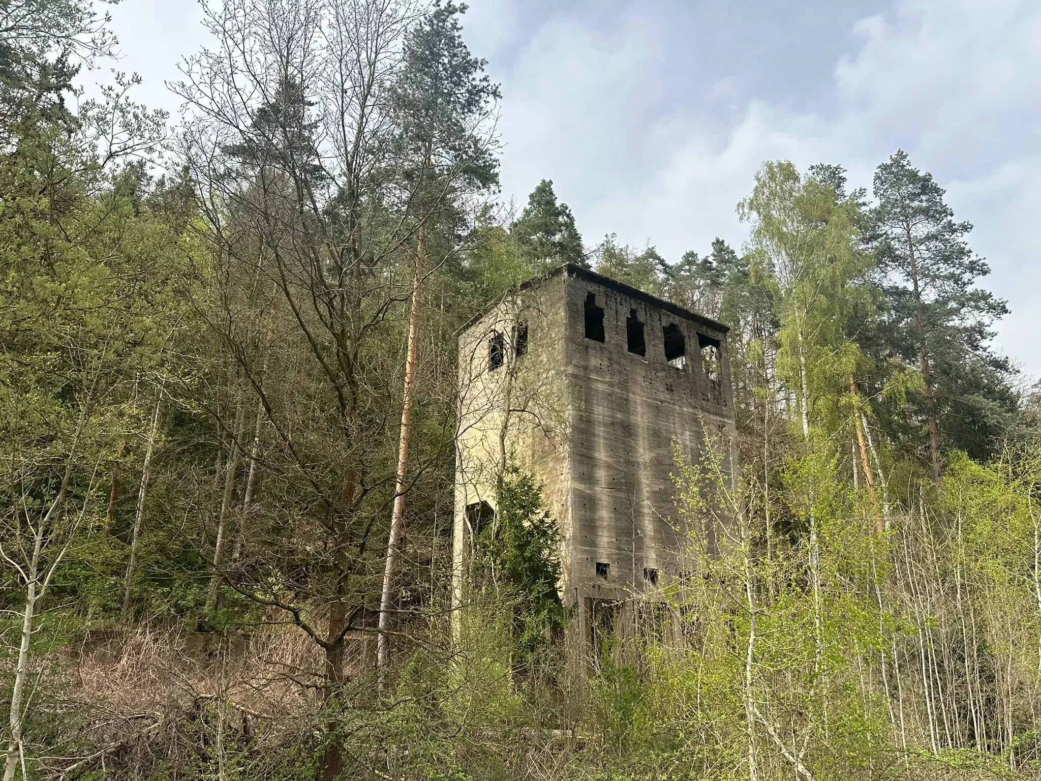 Vooroorlogse hoogbouw bunker op 3.341 m2 perceel in Greiz Thüringen - Duitsland