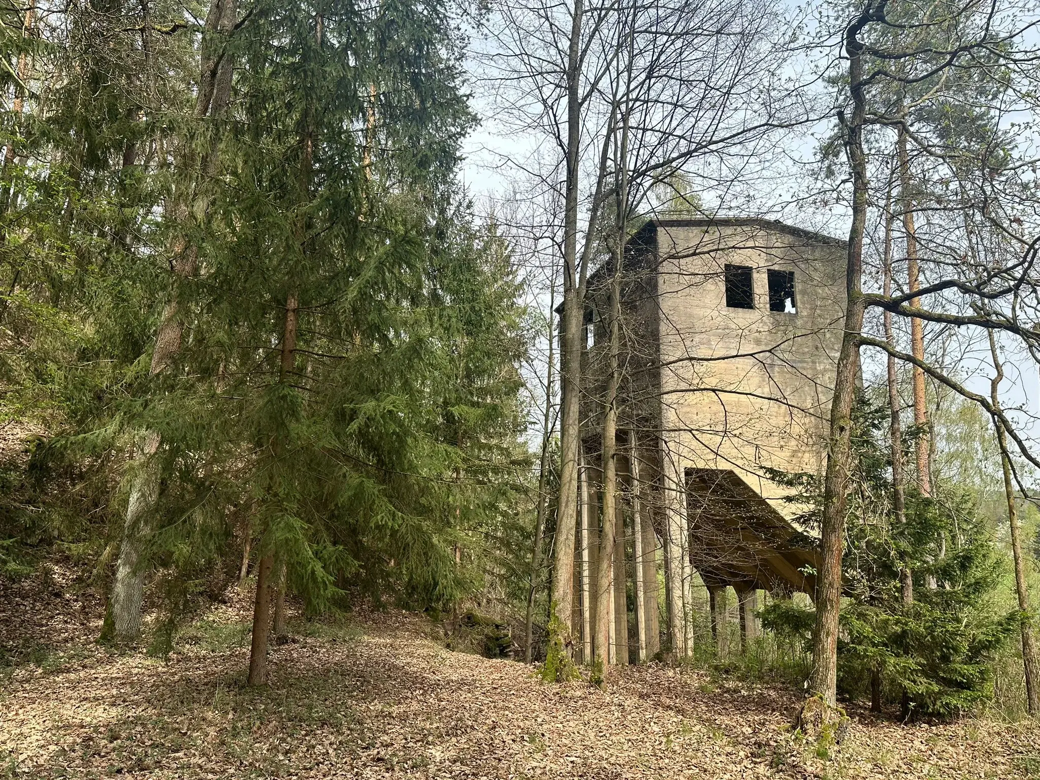 Vooroorlogse hoogbouw bunker op 3.341 m2 perceel in Greiz Thüringen - Duitsland