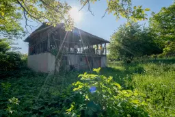Huis met 2 schuren en 965 m2 grond in Izvor Mahala (Vidin) - Bulgarije