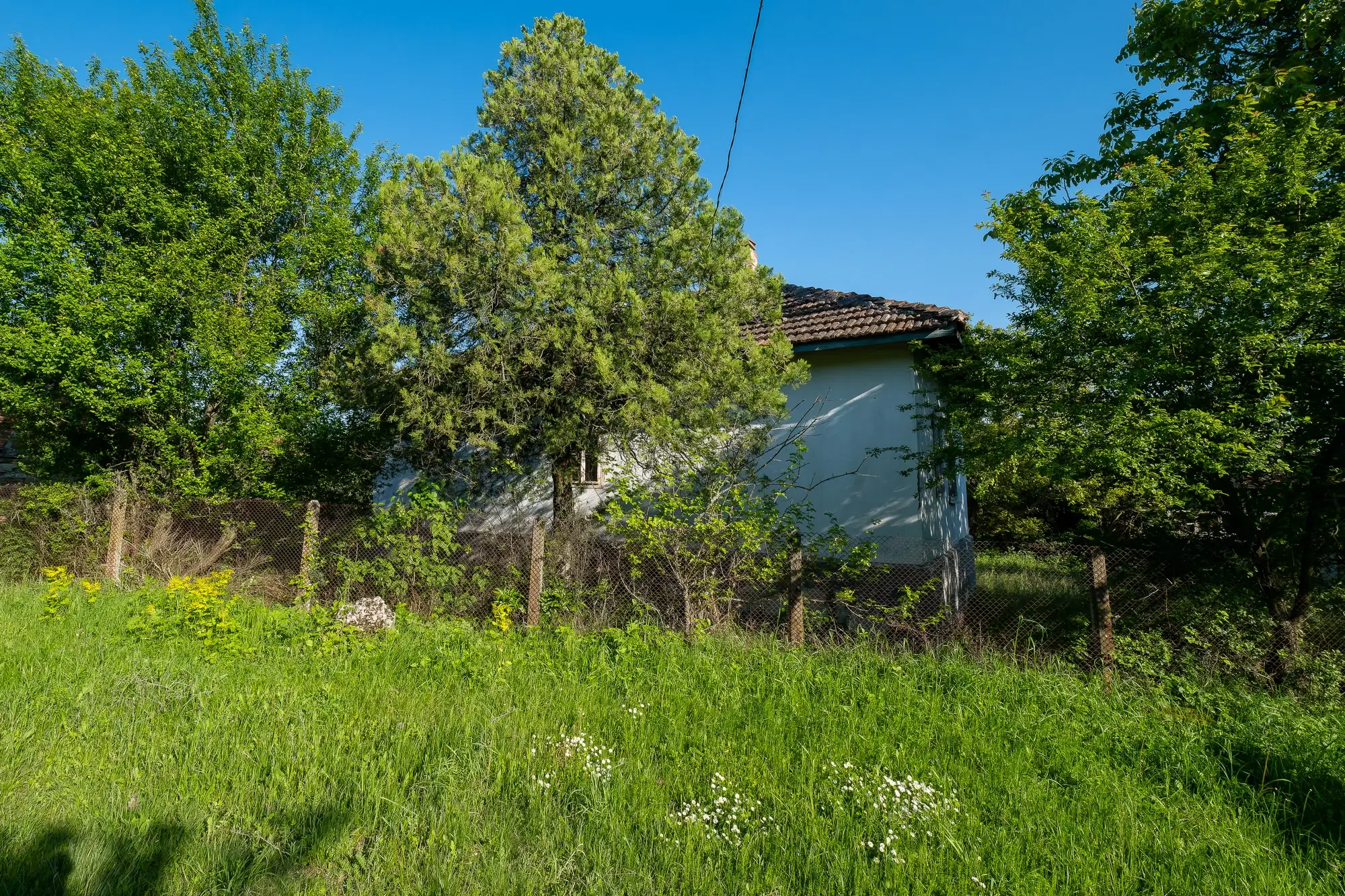 Huis met 2 schuren en 965 m2 grond in Izvor Mahala (Vidin) - Bulgarije