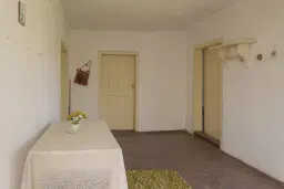 Huis met 2 schuren en 965 m2 grond in Izvor Mahala (Vidin) - Bulgarije