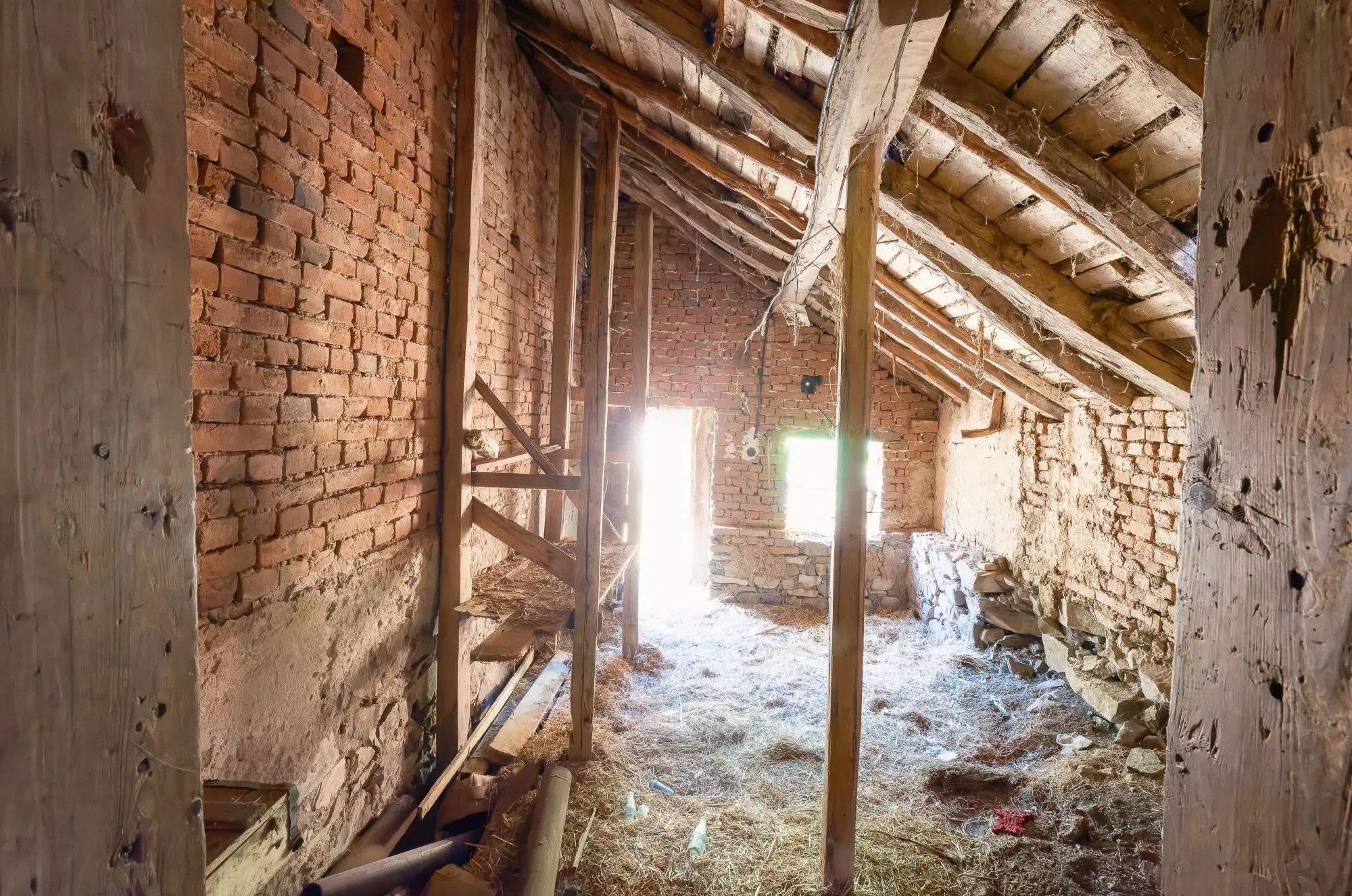 Twee verdiepingen tellend huis met 1.000 m2 grond in Lalkovo, Elhovo - Bulgarije