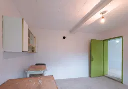 Woning met 2 verdiepingen, 1.597 m2 grond en bijgebouwen in Galovo - Bulgarije