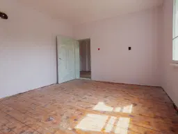 Woning met 2 verdiepingen, 1.597 m2 grond en bijgebouwen in Galovo - Bulgarije