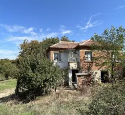Twee verdiepingen tellend huis in Golyam Dervent - Bulgarije