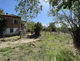 Twee verdiepingen tellend huis in Golyam Dervent - Bulgarije