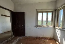 Twee verdiepingen tellend huis in Golyam Dervent - Bulgarije