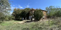Twee verdiepingen tellend huis in Golyam Dervent - Bulgarije