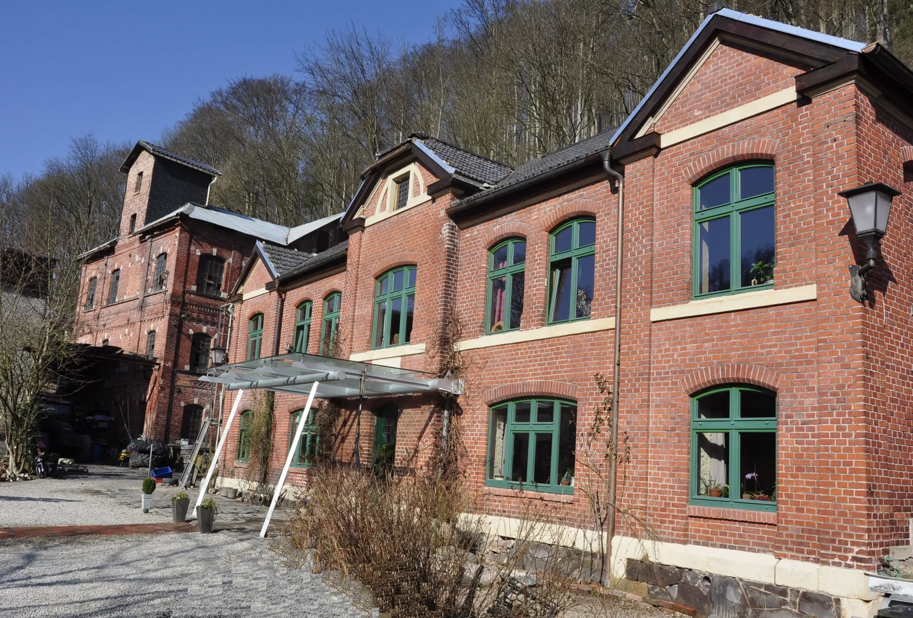 Villa/huis 1.8 ha perceel, tuin, bos, sauna, bron + bedrijf in Sonneberg - Duitsland - 1890