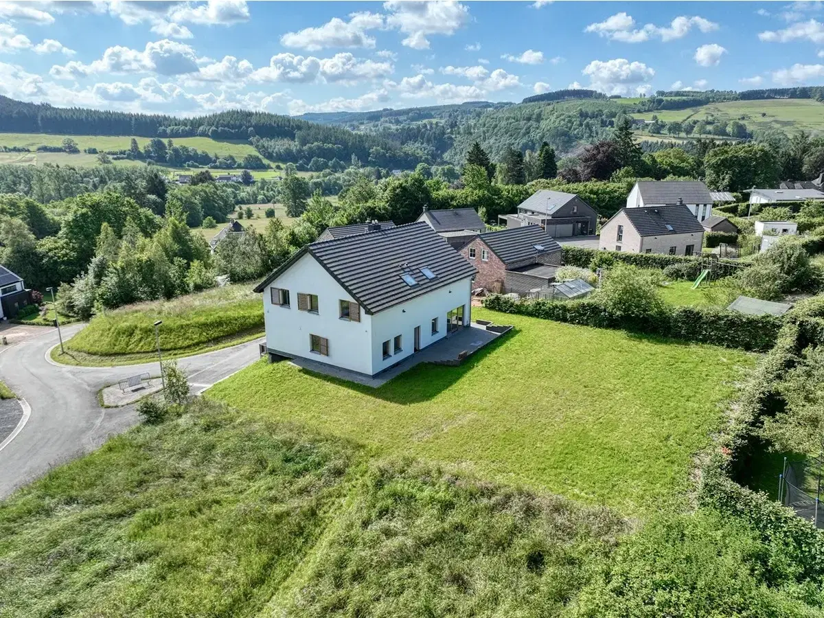 Vernieuwde villa met gastenverblijf in Stavelot - België