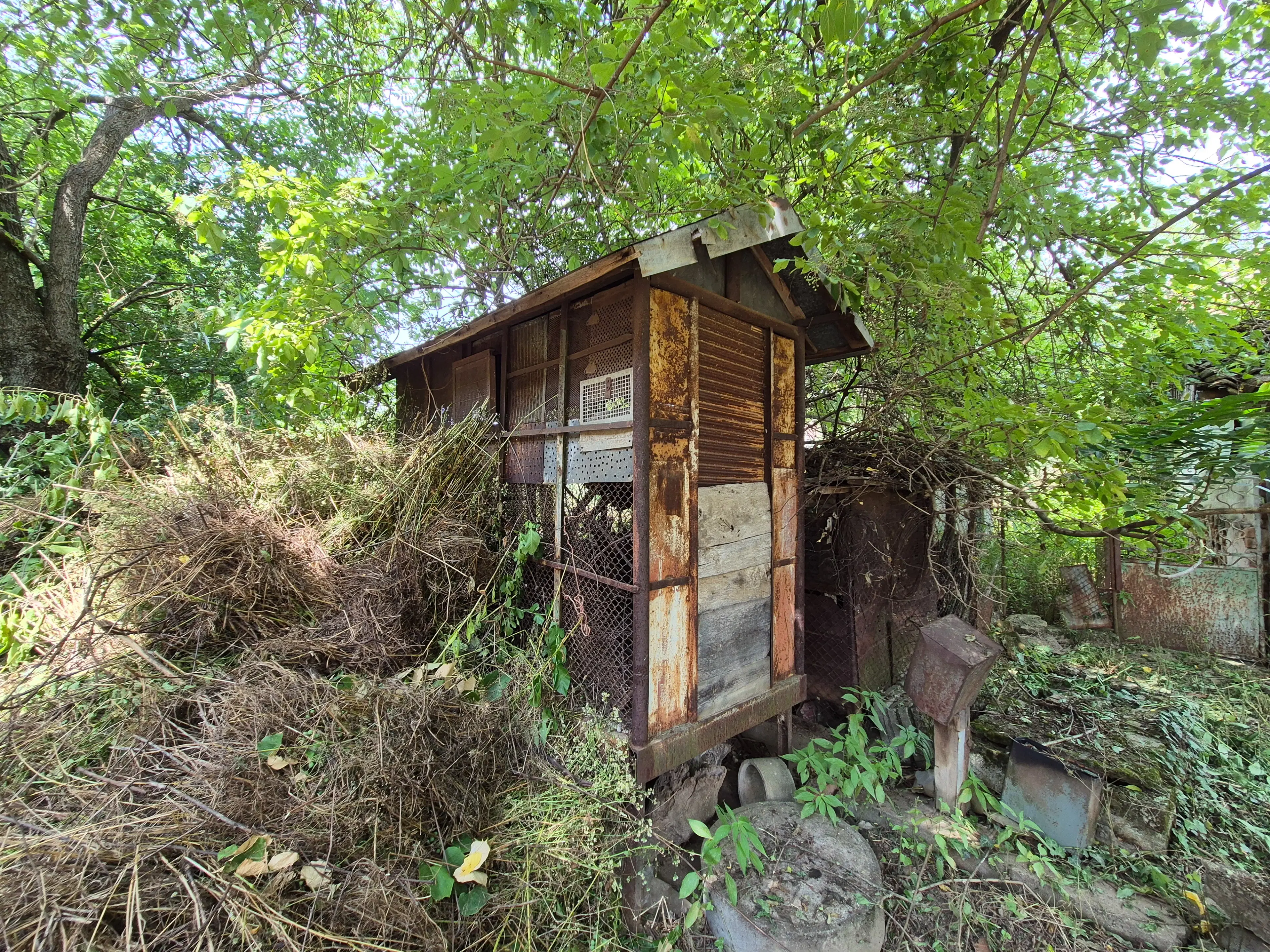 Hoofdgebouw, bijgebouwen en 1.190 m2 land in Tsar Shishmanovo - Bulgarije