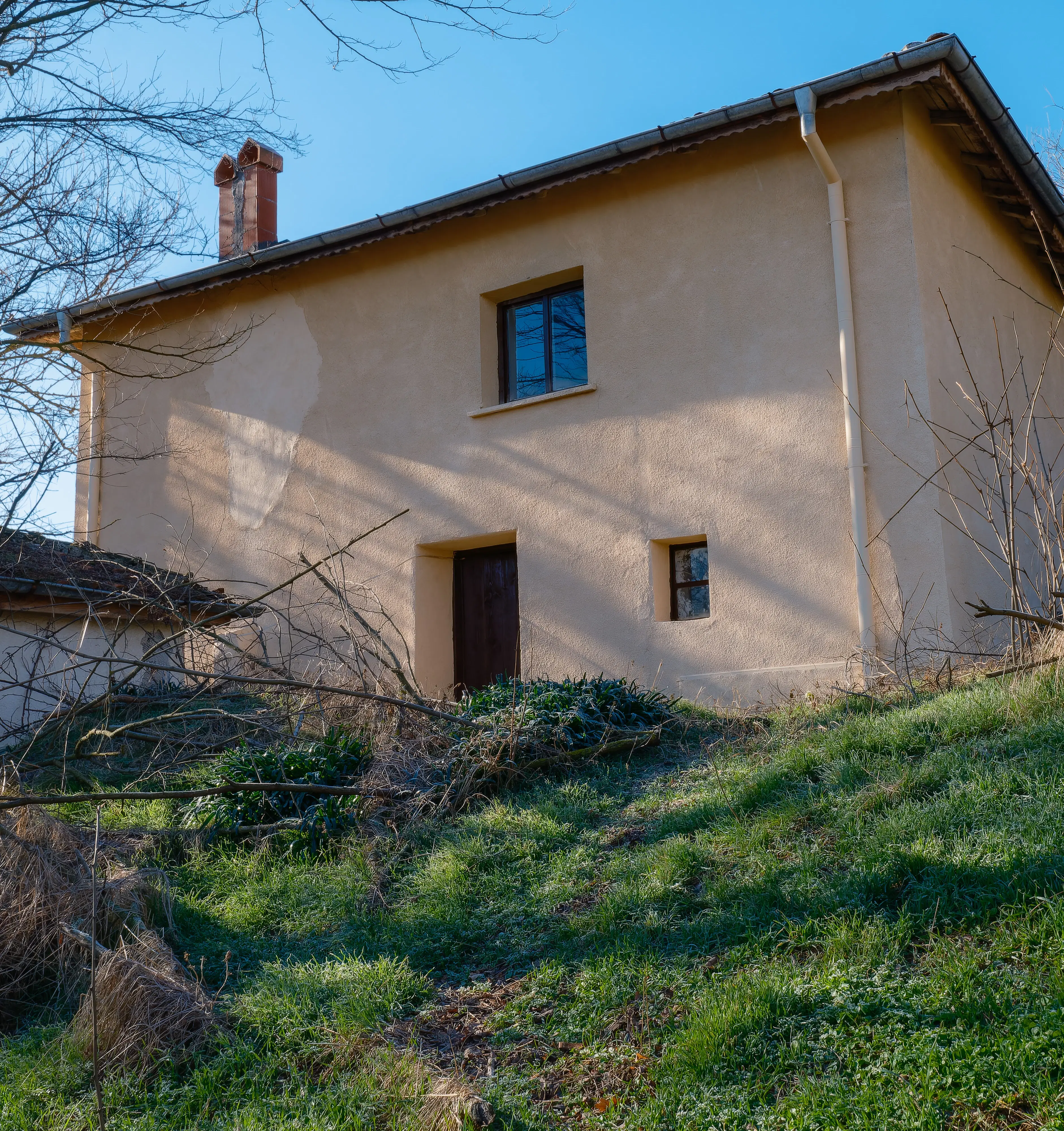 Twee verdiepingen huis, bijgebouwen en 766 m2 grond - Leshnikovo - Bulgarije