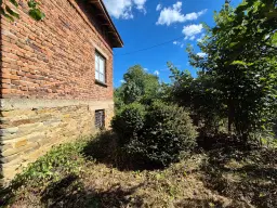 2.656 m2 grond met klassiek huis en bijgebouw - Izvor Mahala - Bulgarije