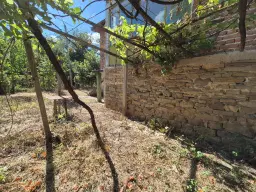 2.656 m2 grond met klassiek huis en bijgebouw - Izvor Mahala - Bulgarije