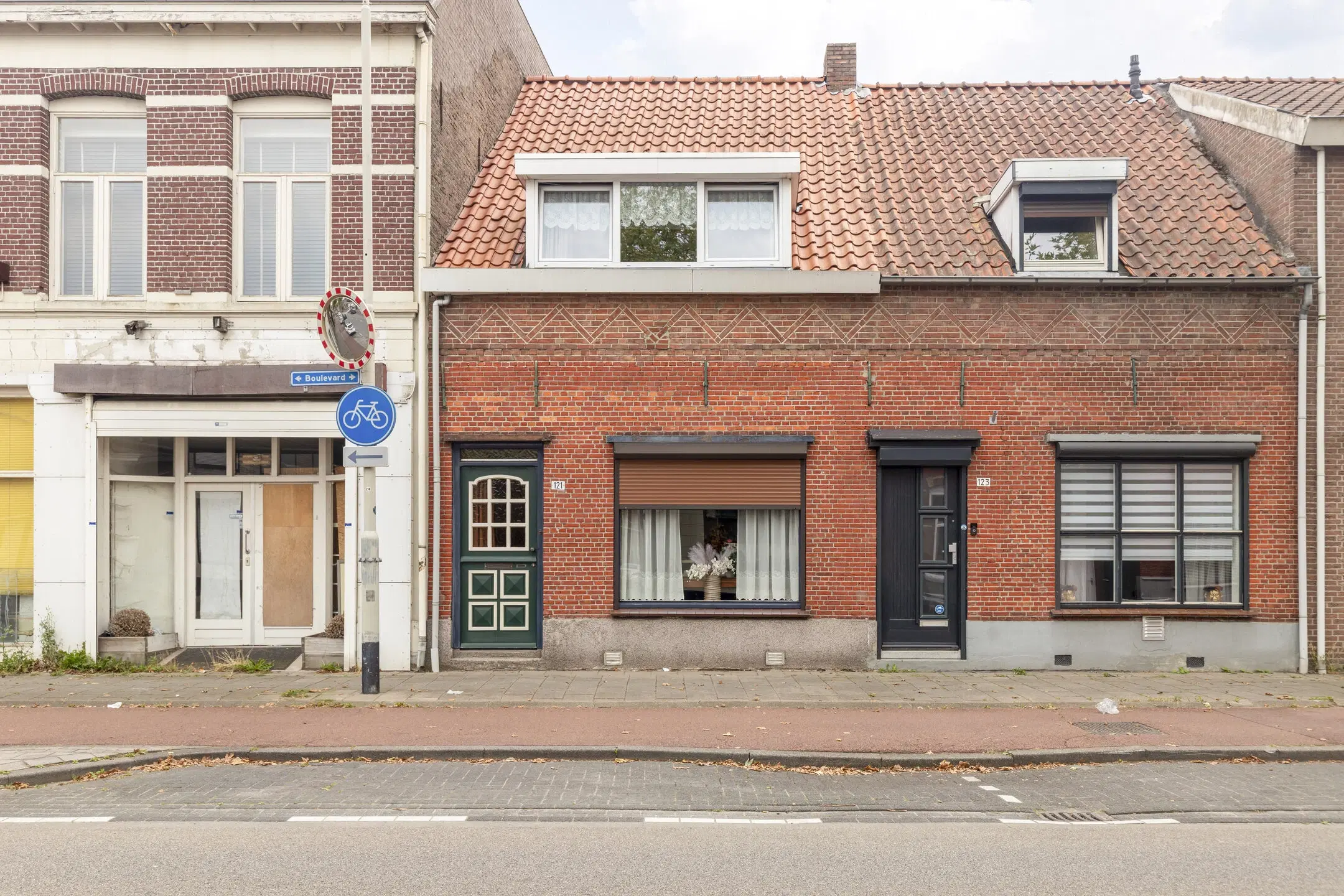 Roosendaal, Boulevard 121