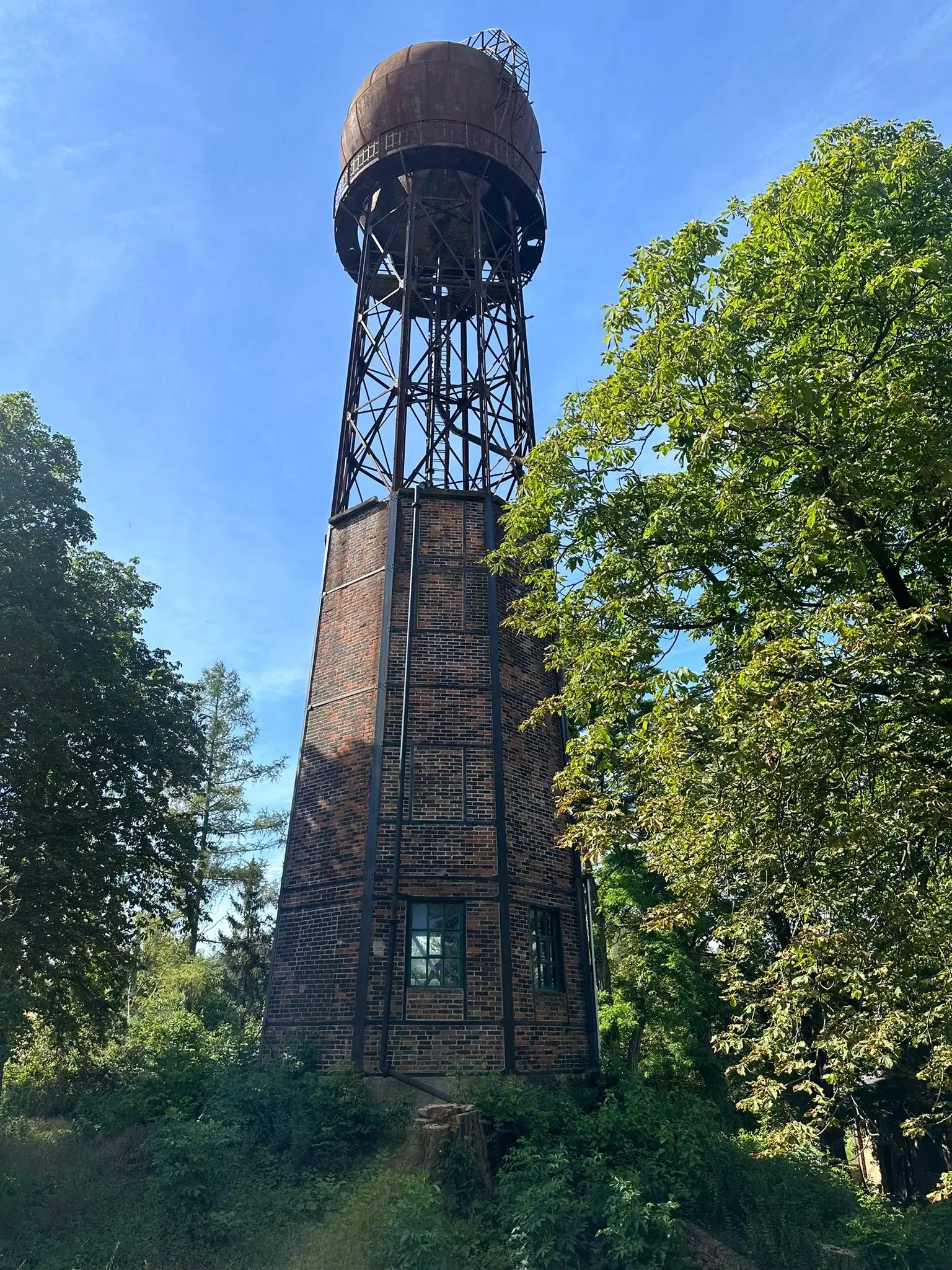 Watertoren met bedrijfsloods en kantoren op 3.698 m2 in Hohenmölsen - Duitsland