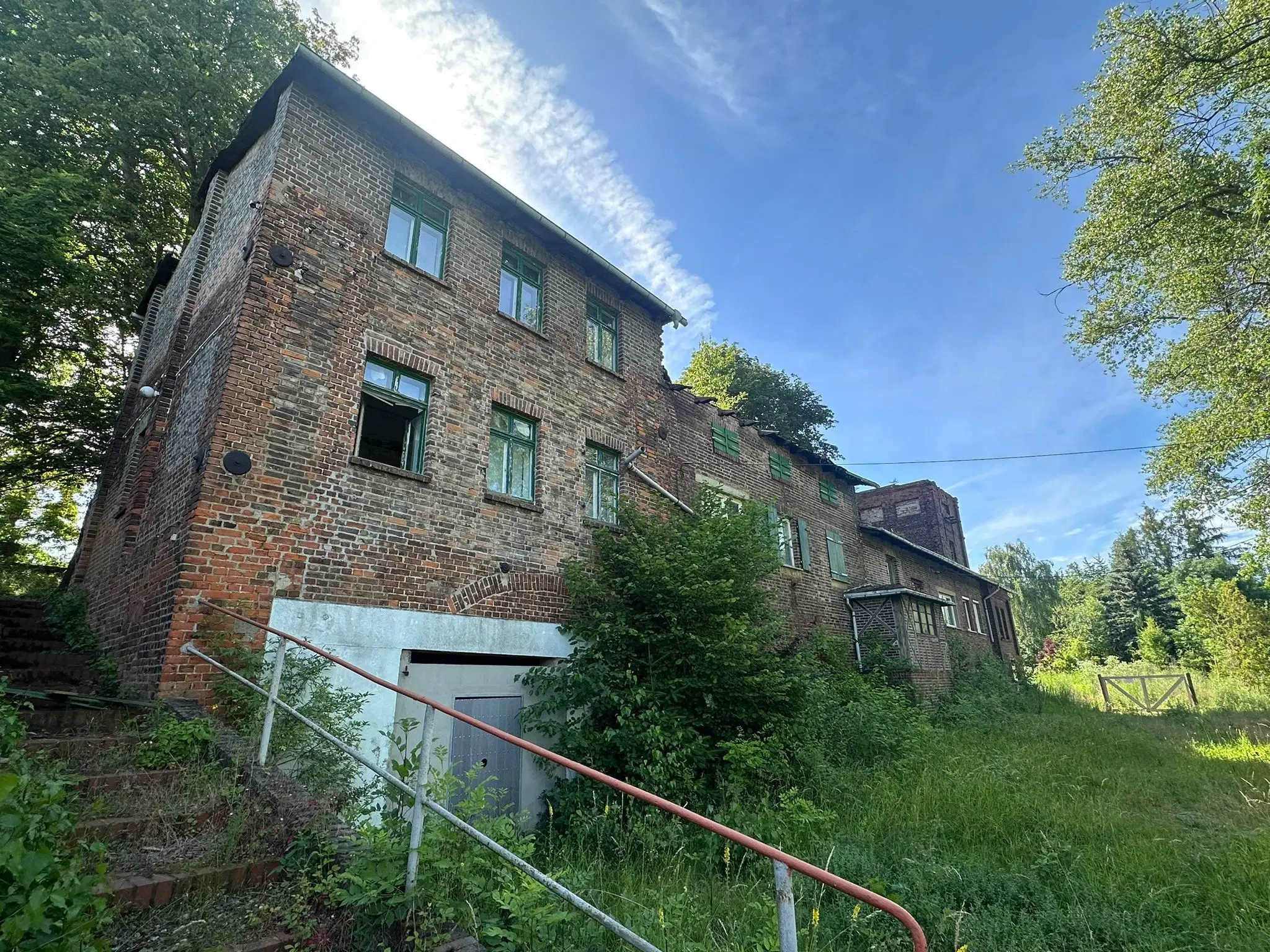 Watertoren met bedrijfsloods en kantoren op 3.698 m2 in Hohenmölsen - Duitsland