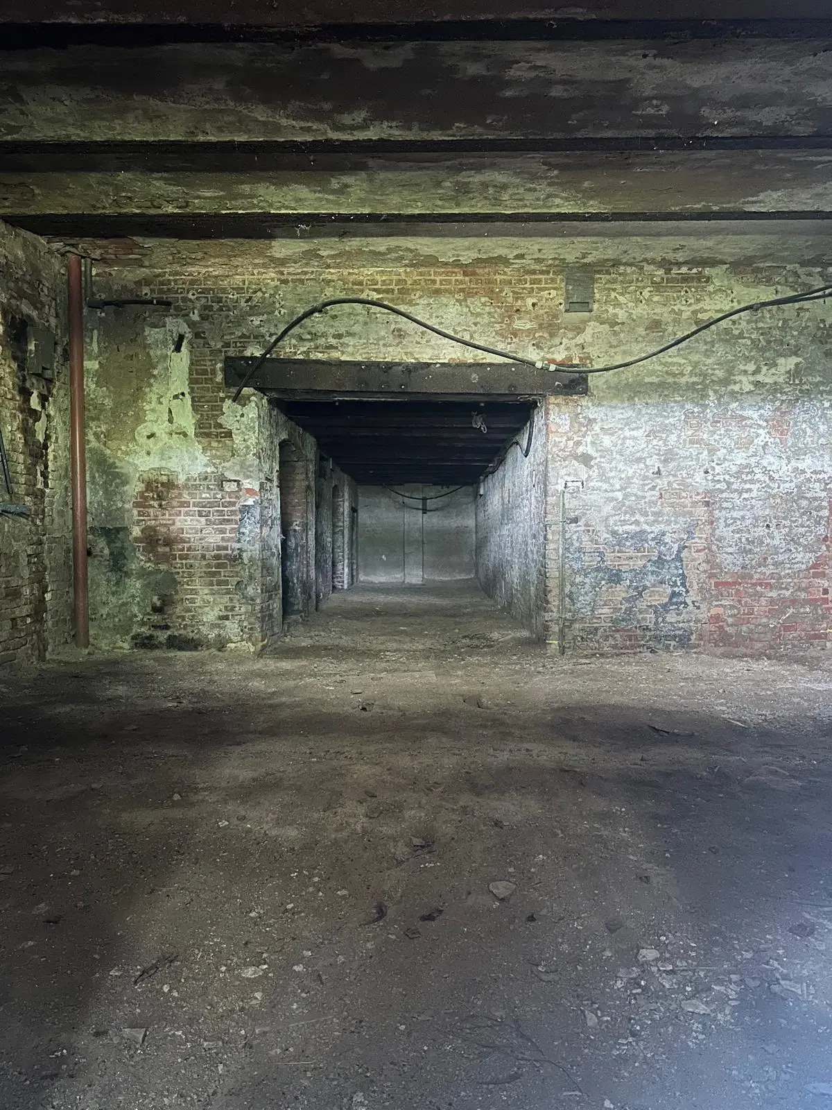Watertoren met bedrijfsloods en kantoren op 3.698 m2 in Hohenmölsen - Duitsland