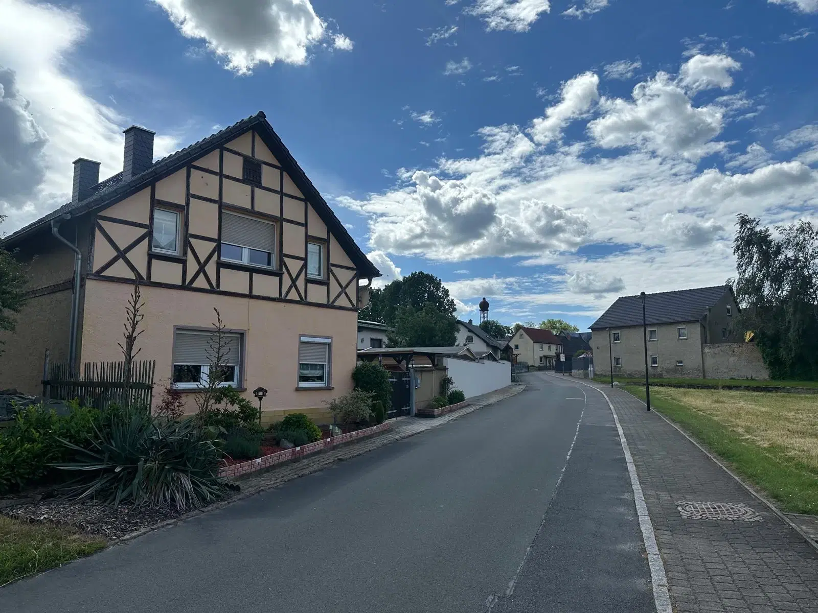 Watertoren met bedrijfsloods en kantoren op 3.698 m2 in Hohenmölsen - Duitsland