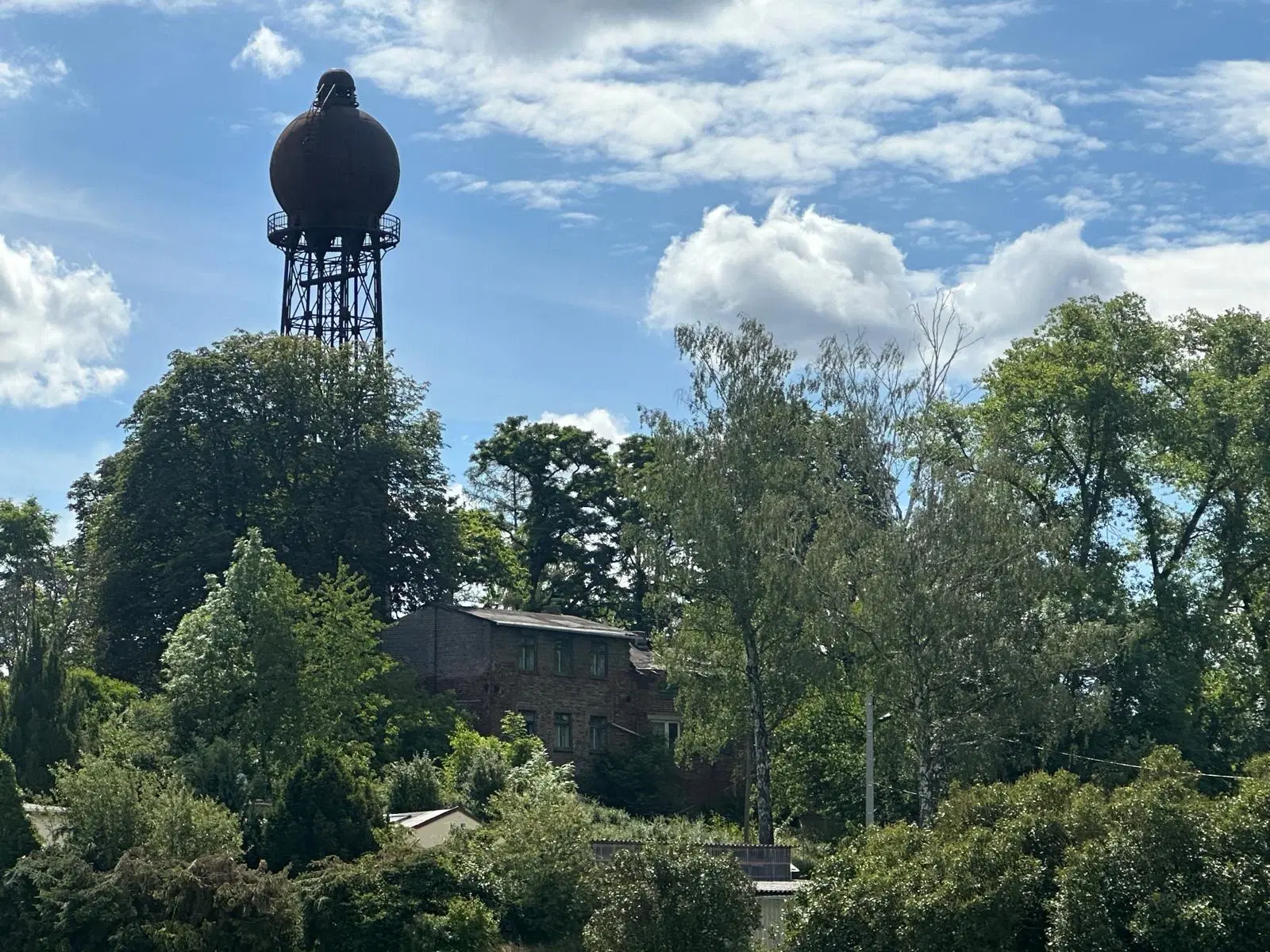 Watertoren met bedrijfsloods en kantoren op 3.698 m2 in Hohenmölsen - Duitsland