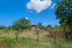 Huis op 2.040 m2 grond in Razdel - Bulgarije