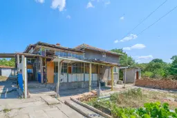 Huis op 2.040 m2 grond in Razdel - Bulgarije