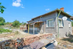 Huis op 2.040 m2 grond in Razdel - Bulgarije
