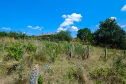 Huis op 2.040 m2 grond in Razdel - Bulgarije