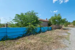 Huis op 2.040 m2 grond in Razdel - Bulgarije