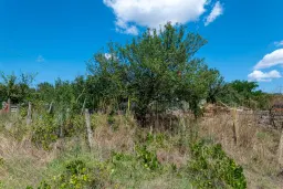 Huis op 2.040 m2 grond in Razdel - Bulgarije