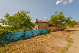 Huis op 2.040 m2 grond in Razdel - Bulgarije