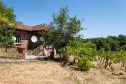 Huis op 2.564 m2 grond in Cherna Mogila - Bulgarije