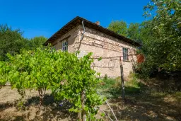 Huis op 2.564 m2 grond in Cherna Mogila - Bulgarije