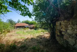 Huis op 2.564 m2 grond in Cherna Mogila - Bulgarije