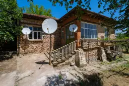 Huis op 2.564 m2 grond in Cherna Mogila - Bulgarije