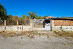 Twéé-onder-één-kap woning, bijgebouwen & 746 m2 grond in Studena Haskovo - Bulgarije