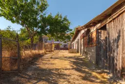 Twéé-onder-één-kap woning, bijgebouwen & 746 m2 grond in Studena Haskovo - Bulgarije
