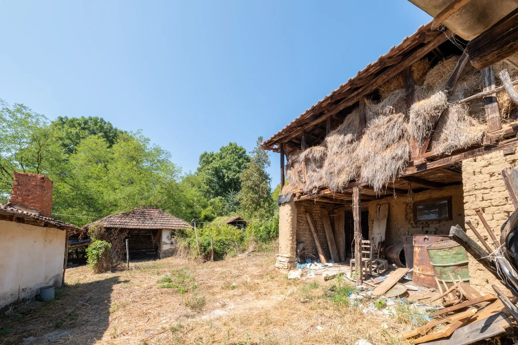 2.726 m² grond, vrijstaand huis & bijgebouwen - Staropatitsa, Vidin - Bulgarije