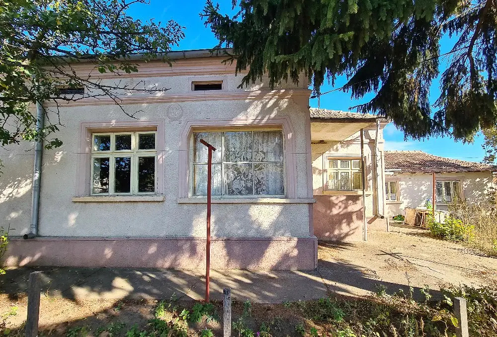 Boerderij, 3 huizen, bijgebouwen en 3.320 m2 met wijngaarden in Kladensti, Dobrich - Bulgarije