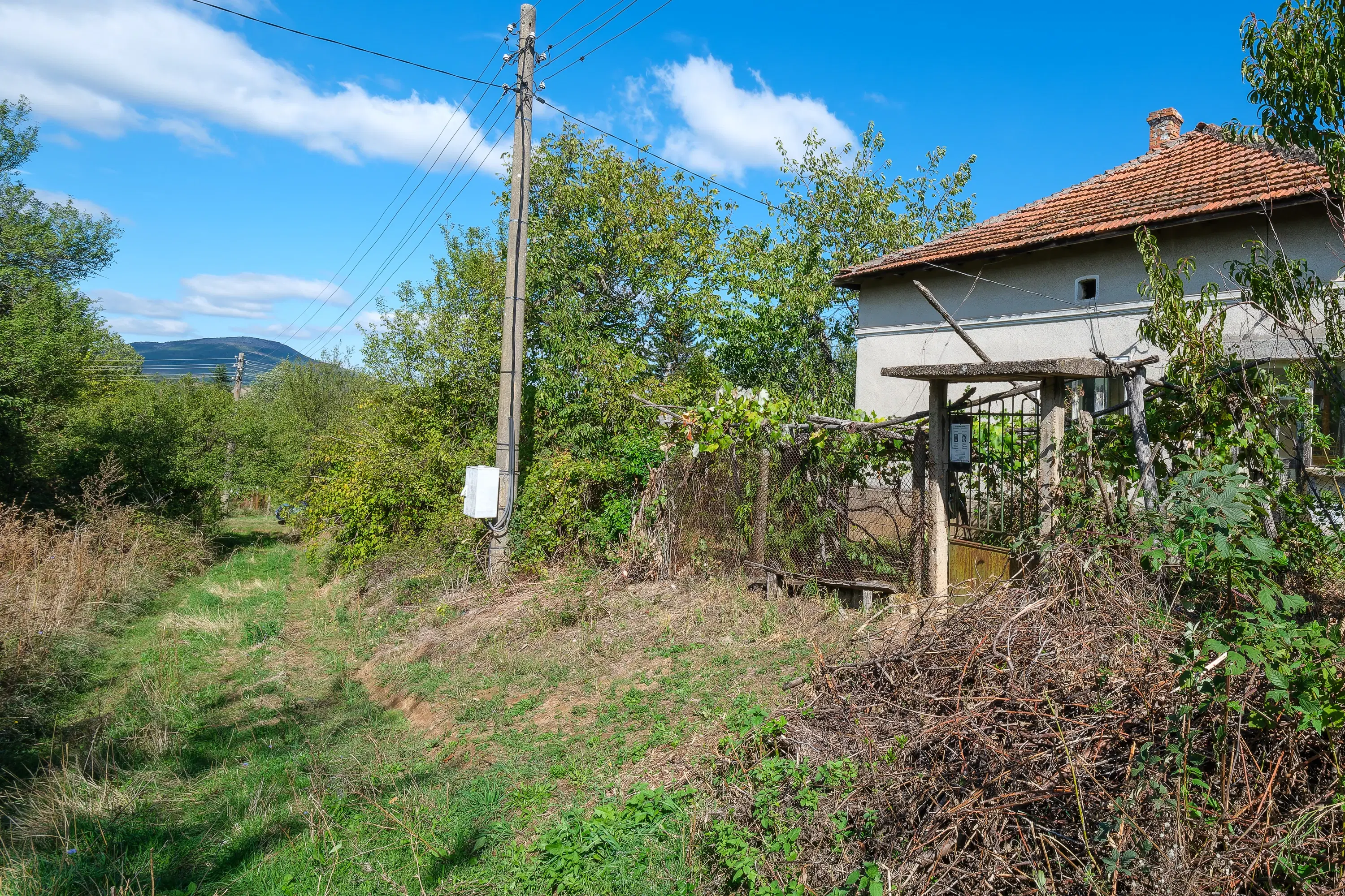 1.900 m² grond, 2 huizen en schuur - Kireevo, regio Vidin - Bulgarije