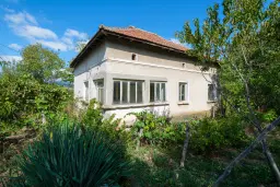 1.900 m² grond, 2 huizen en schuur - Kireevo, regio Vidin - Bulgarije