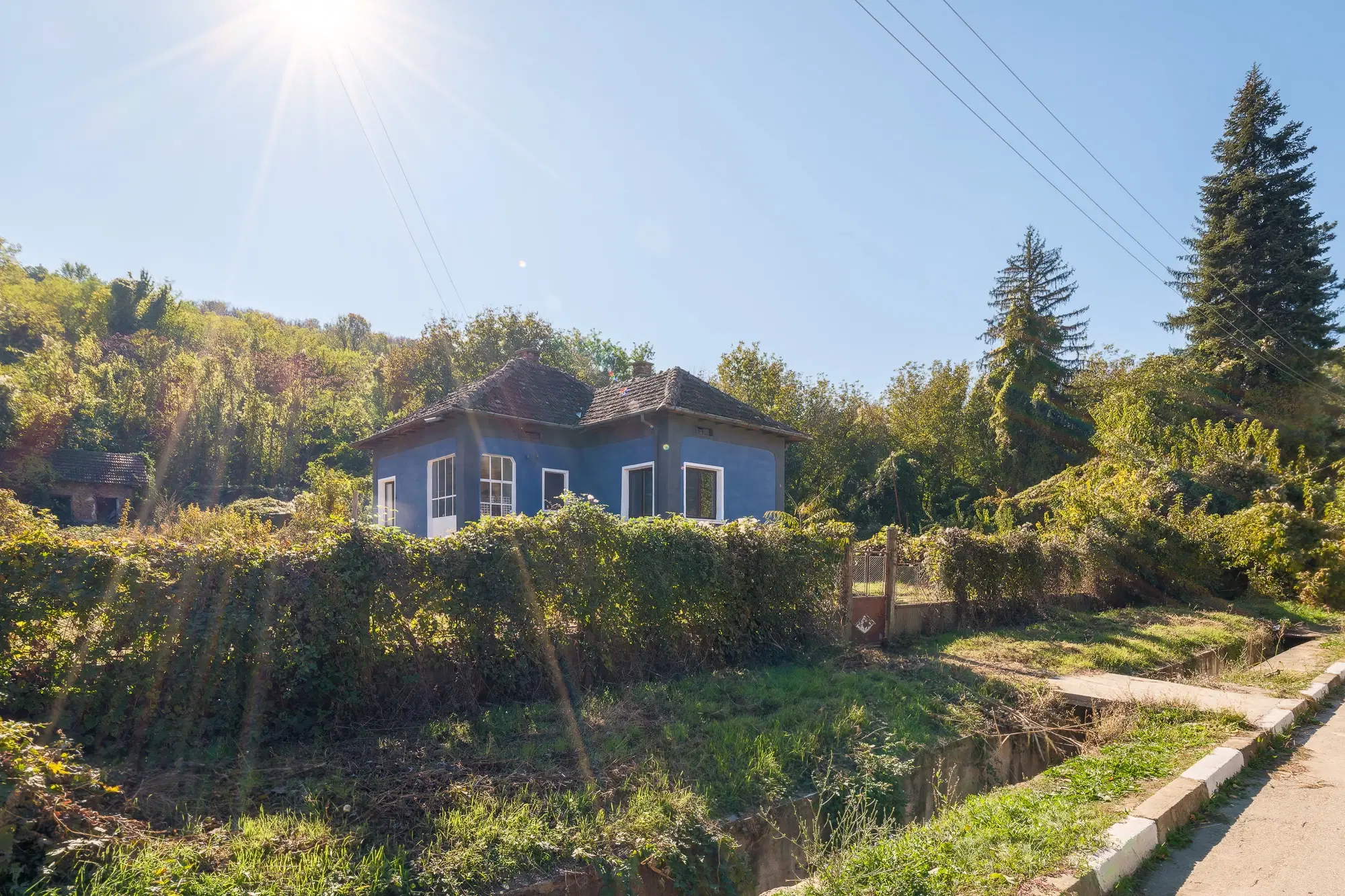 Gerenoveerd huis + 1.749 m² grond in Galovo - Bulgarije