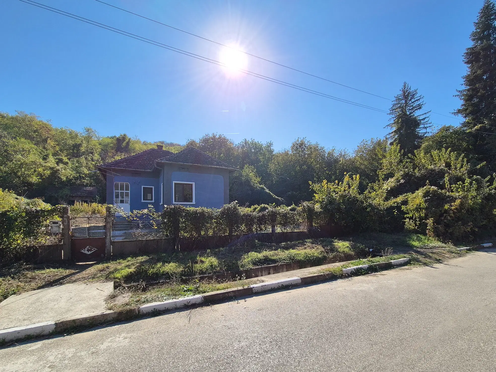 Gerenoveerd huis + 1.749 m² grond in Galovo - Bulgarije