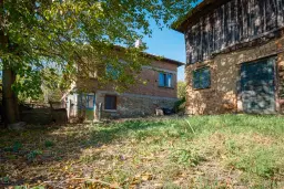 1.835 m² grond met huis en bijgebouw - Izvor Mahala - Bulgarije