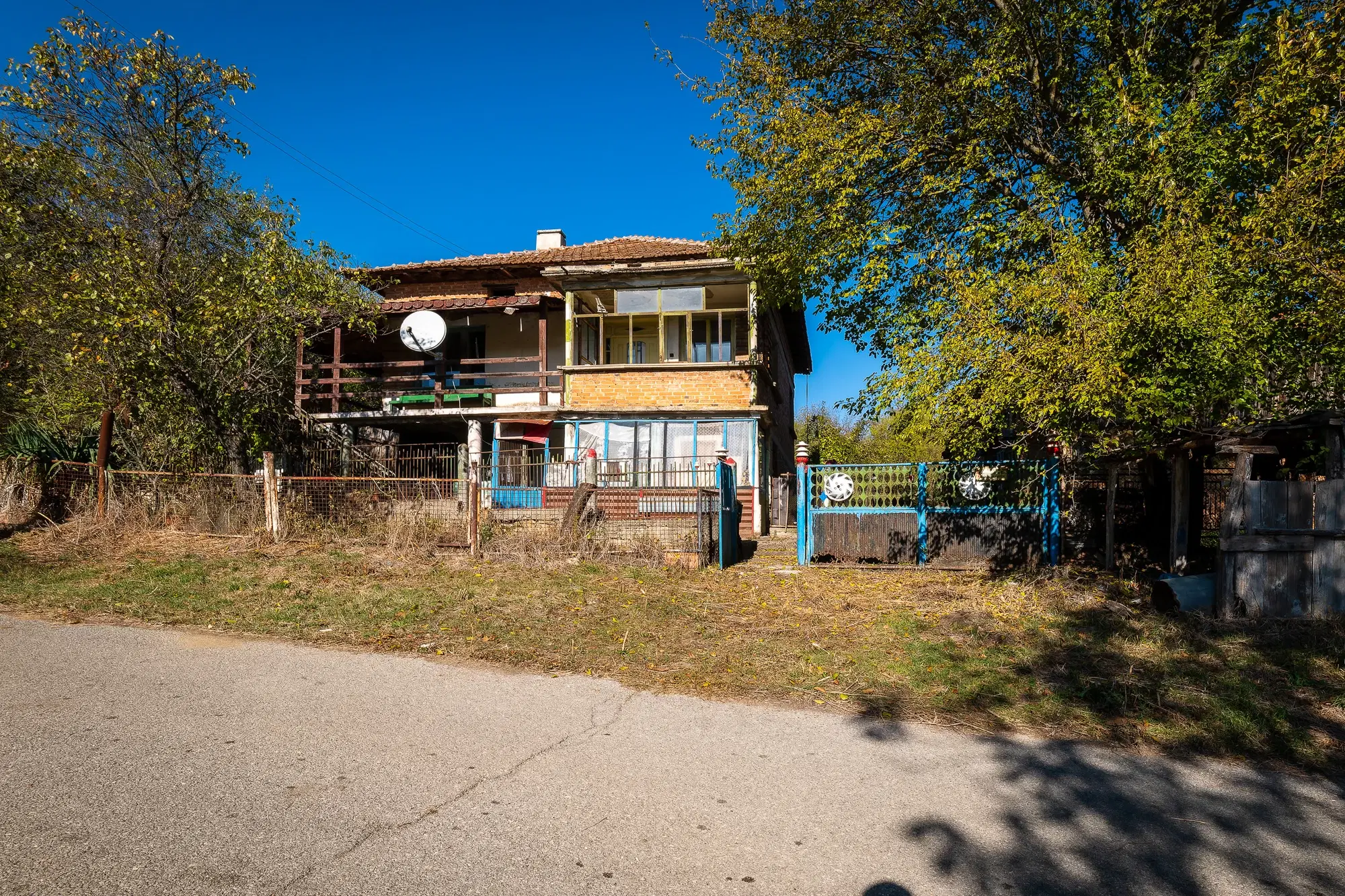 1.835 m² grond met huis en bijgebouw - Izvor Mahala - Bulgarije