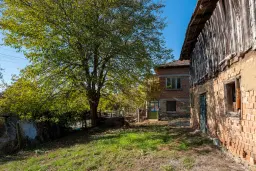 1.835 m² grond met huis en bijgebouw - Izvor Mahala - Bulgarije