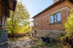 1.835 m² grond met huis en bijgebouw - Izvor Mahala - Bulgarije