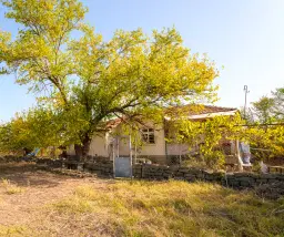 Vrijstaand huis met 1.960 m² grond in Pravdino - Bulgarije