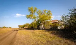 Vrijstaand huis met 1.960 m² grond in Pravdino - Bulgarije