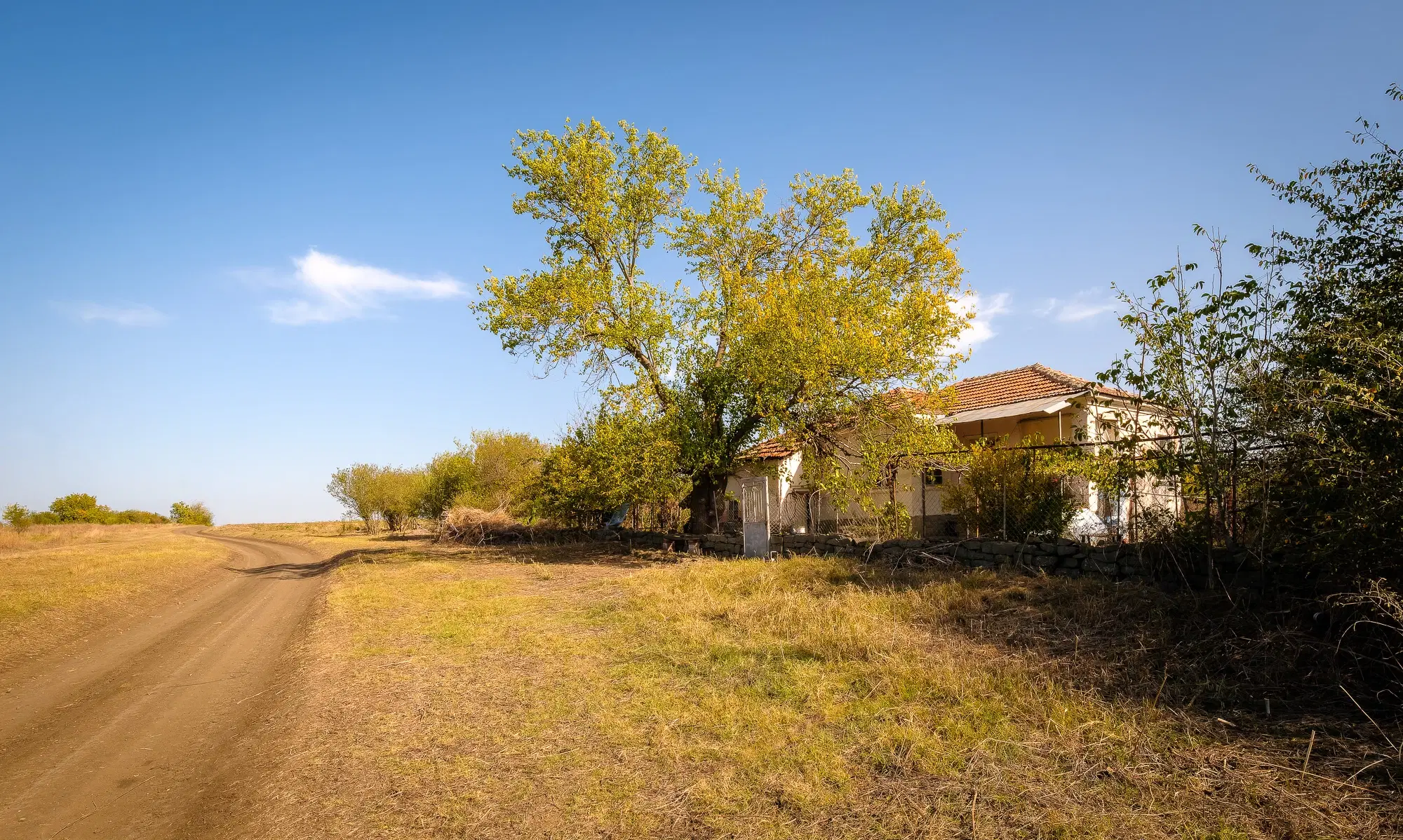 Vrijstaand huis met 1.960 m² grond in Pravdino - Bulgarije